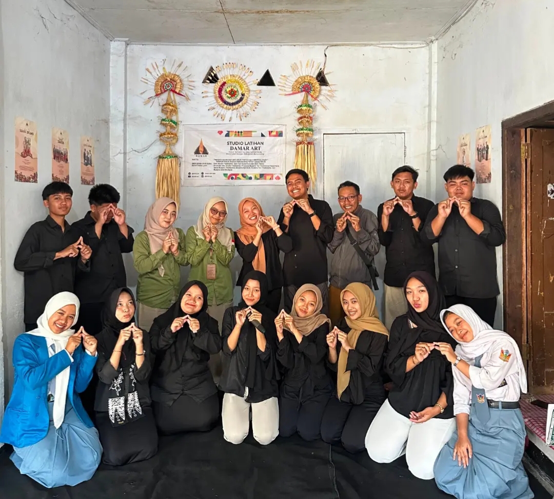 rumah-kreatif-damar-art-terima-siswa-pkl-jurusan-musik-populer-smk-manbaul-ulum-muncar
